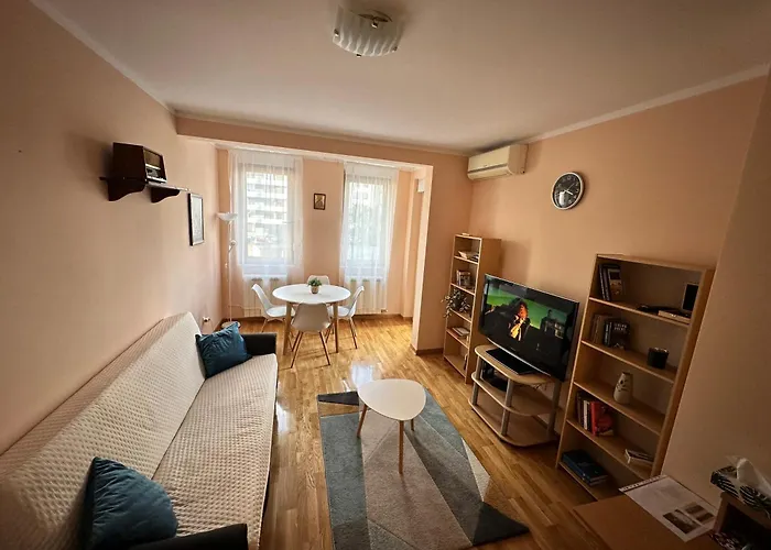 Nice And Bright Apt In Center, 2 Balconies
